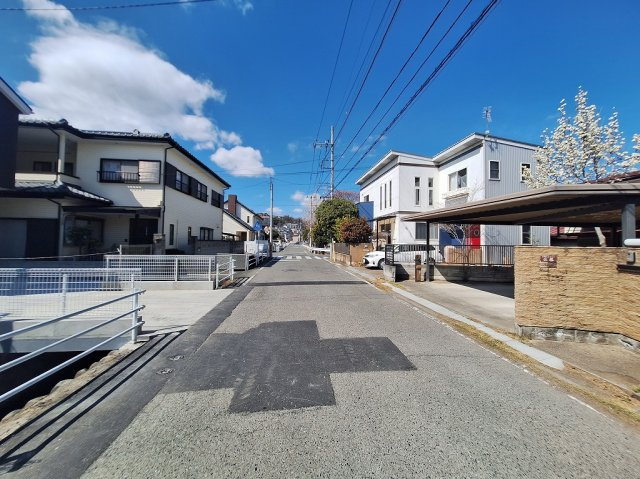 リナージュ高崎石原町24-1期 2号棟の前面道路含む現地写真