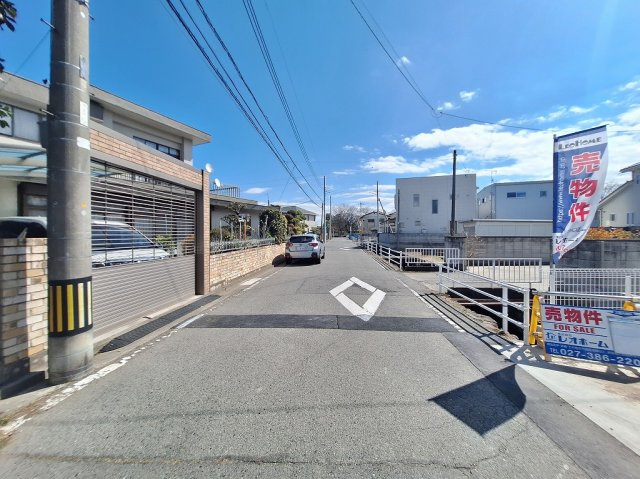 リナージュ高崎石原町24-1期 2号棟の前面道路含む現地写真