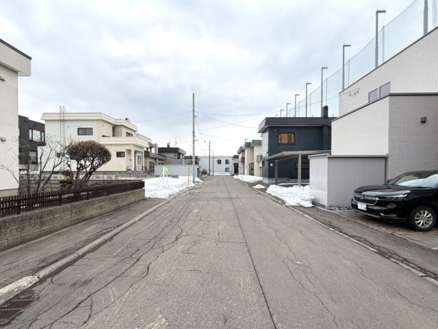 発寒16条4丁目の前面道路含む現地写真