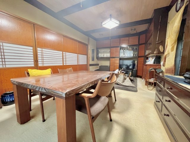売中古戸建　中央区初生町の居間・リビング|ご希望の方には家具をお譲りすることも可能です。