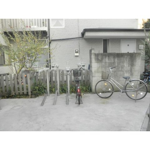ベストフラットのその他共用部分|駐輪場☆
