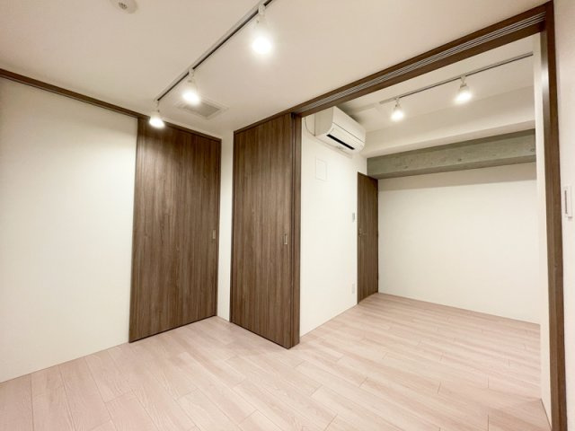 スフィア日本橋富沢町の寝室|広くて明るい寝室
