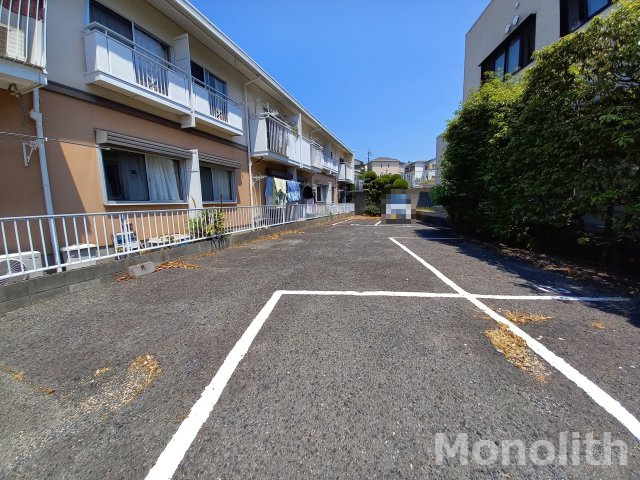 エクセレート府中B棟の駐車場
