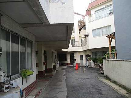 西区南観音町テラスハウスの外観
