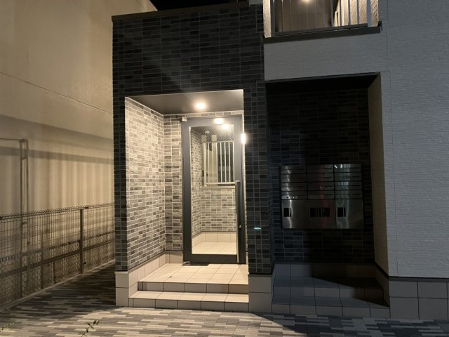 LisBonheur大久保のエントランス