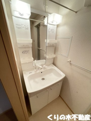【洗面所】 | ベルガーデンＡ | 反転タイプのお部屋です（現況を優先します）