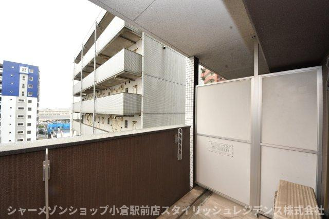 アルティザ小倉のバルコニー