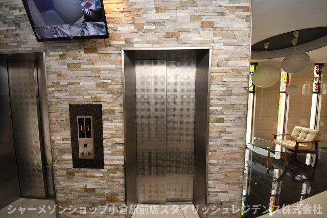 アルティザ小倉のエントランス