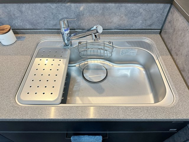 東区中山上2丁目No.3のキッチン|浄水機能付きステンレスシンク☆
ステンレスシンクは傷や汚れに強く、お手入れも簡単で使いやすいです♪
さらにワンタッチで浄水に切り替えができる為とても便利です！