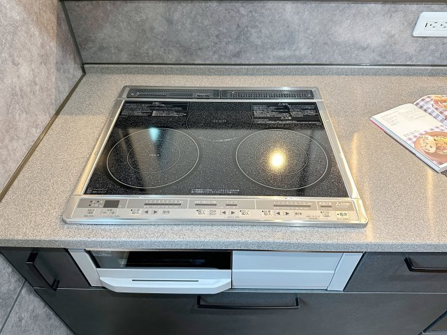 東区中山上2丁目No.3のキッチン|IHクッキングヒーター☆
火が出ないために安全性も高いと考えられます。 さらに、安定した加熱管理制御が容易に行えるため、素材を均一に加熱する料理やスープなどの液体の加熱に適しています♪