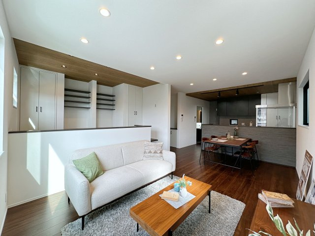 東区中山上2丁目No.3の居間・リビング|16.75帖の広々としたリビング☆
完成済のため365日ご案内可能♪「今日見たい」にも対応します！