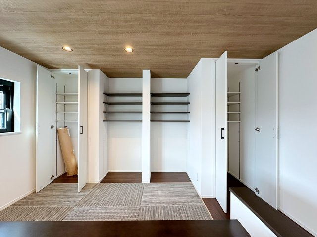 東区中山上2丁目No.3の収納|ホビースペースの収納☆
可動棚で高さも調整できるためおもちゃやランドセルなどの収納にも便利です♪