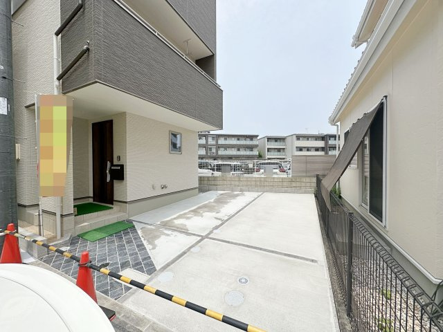 安佐南区東原3丁目 No.6の駐車場|車は並列2台駐車可能☆
広々とした駐車スペースは来客時なども安心なので気軽に家族や友人を招くことができます♪