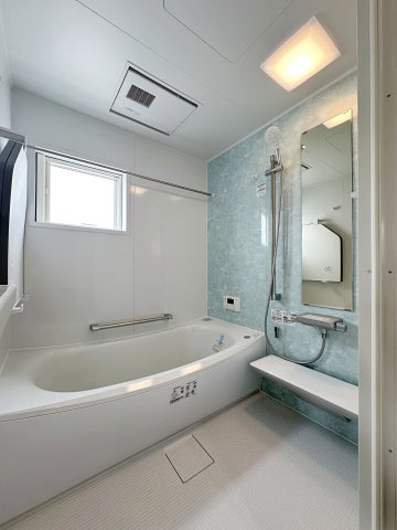 安佐南区東原3丁目 No.1の浴室|浴室乾燥機気付き1坪タイプの浴室☆
ユニットバスは、気密性にも優れています。そのため、冬場でもお湯が冷めにくく、暖かい空間を維持することができます。