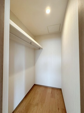 安佐南区東原3丁目 No.1の収納|全居室収納☆
6.8帖の主寝室はたくさん収納できるウォークインクローゼットです♪