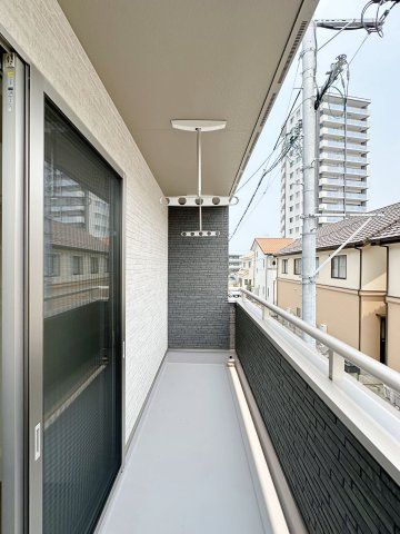 安佐南区東原3丁目 No.1のバルコニー|2階リビングから出入り可能なバルコニー☆
洗面脱衣所と同じフロアのため洗濯物の動線がすっきりしています♪