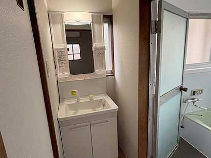 安佐南区山本9丁目中古戸建の独立洗面台