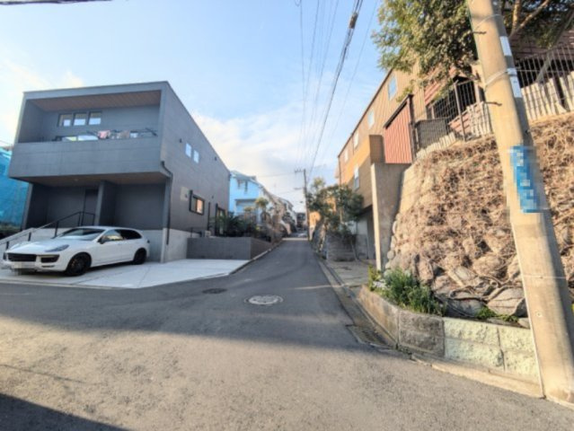 南側ひな壇　陽当たり・眺望良好　新築の周辺|周辺は閑静な住宅街