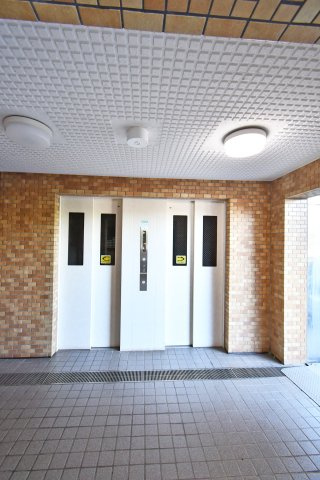 ライオンズマンション大宮指扇第二のその他共用部分|JR川越線『西大宮駅』から徒歩8分。小江戸で有名な『川越』まで15分の乗車で行けます。夏には氷川神社で多くの風鈴が出迎えてくれますので、是非足を運んでみてはいかがでしょうか。