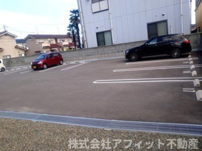 【駐車場】 | ラ　プレスタ―ジュ