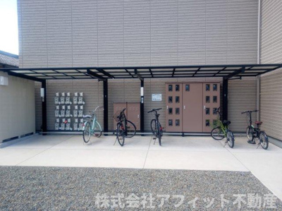 【その他共用部分】 | ラ　プレスタ―ジュ | 屋根付き駐輪場