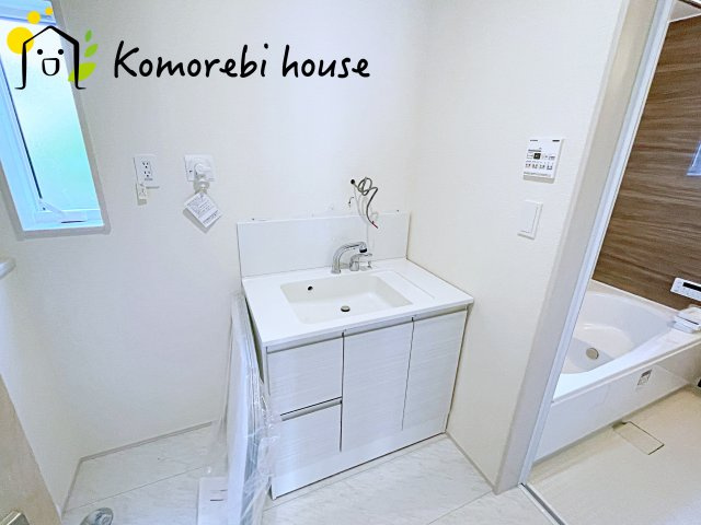 さいたま市見沼区東大宮3丁目　3期　新築一戸建て　ブルーミングガーデン　01の独立洗面台|26.5.7　撮影済み