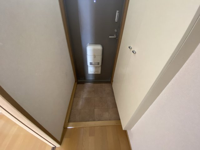 ハイツフローラの玄関