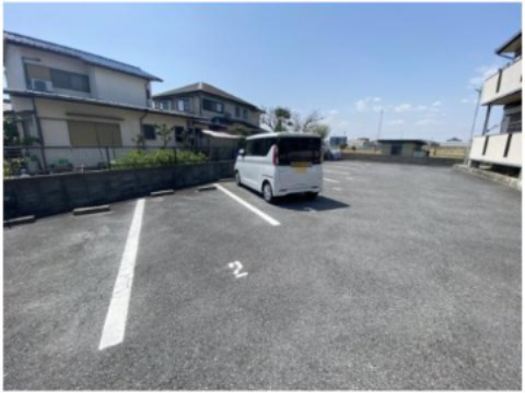 ハイツフローラの駐車場