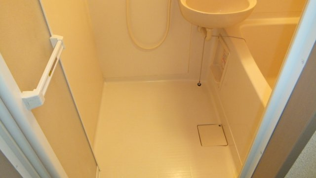 グランデュール本郷の浴室|洗い場に洗面台が御座います