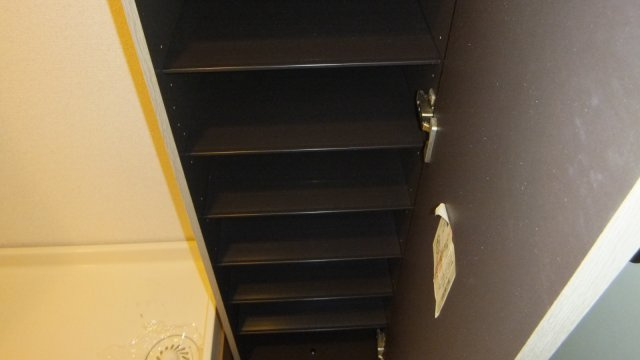 グランデュール本郷の玄関|玄関に靴箱が御座います