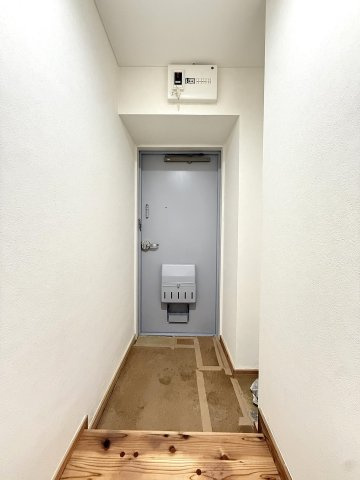 エスカイア八軒の玄関