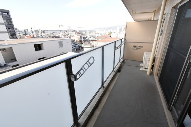 レジェンダリー甲子園浦風町のバルコニー