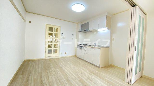 大阪市淀川区三国本町２丁目の賃貸マンションの居間・リビング