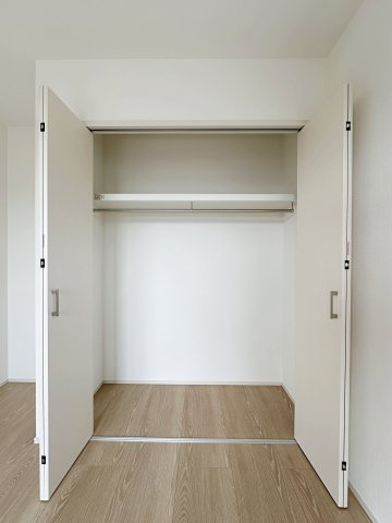 海田町大立町の収納|全居室収納☆
5.46帖洋室のクローゼットです♪