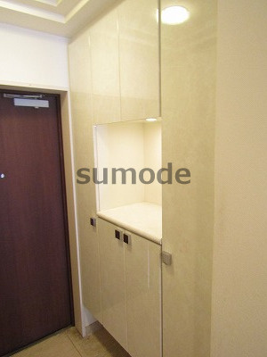 セレッソコート高槻上本町の玄関