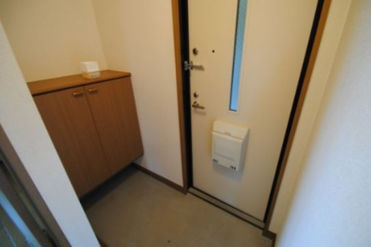 カルム宮の陣【10,000円キャッシュバック対象物件】の玄関|収納もある玄関です