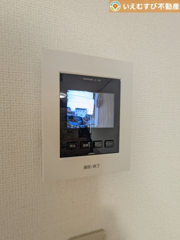 本庄市東台5丁目　中古戸建のセキュリティ|モニター付きインターフォン
誰が来たかわかるモニター付きで来客時はもちろん、お子様のお留守番にも安心の設備！
