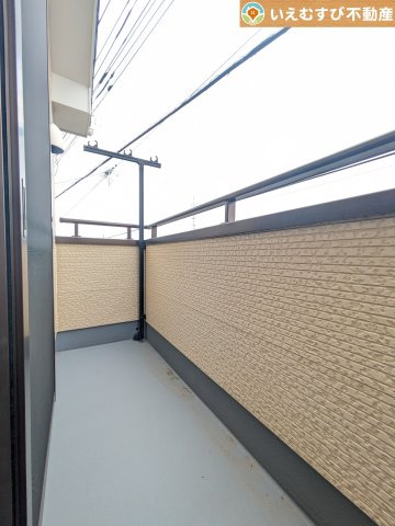 本庄市東台5丁目　中古戸建のバルコニー|ゆとりの広さのバルコニー
南向きで採光たっぷりなのでお洗濯ものが乾きやすい♪おふとんを干すにも余裕の広さ！