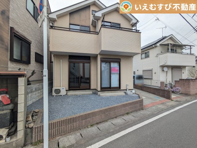 本庄市東台5丁目　中古戸建の庭|ガーデニングが楽しめそう
季節の草花で彩りを！ガーデニングで緑あふれる景色を作るのも楽しみ♪