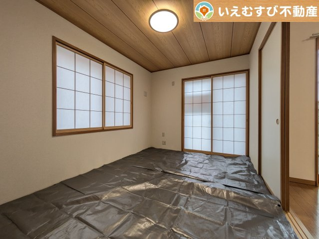 本庄市東台5丁目　中古戸建の和室|すぐ横になれる和室は、みんながほっと一息つける空間
ちょっとした休憩や来客時、お子様のお世話にも大活躍しそうですね♪