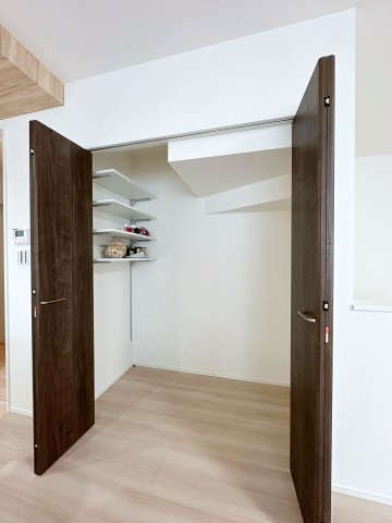 東区福田8丁目 No.1の収納|リビング収納☆
可動棚もついておりパントリーとしても活用できます♪