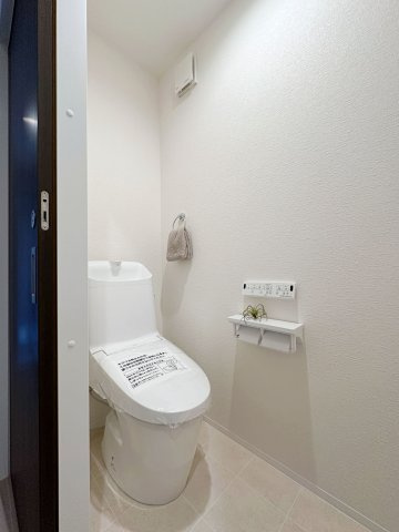 東区福田8丁目 No.1のトイレ|1階ウォシュレットトイレ☆
各階にウォシュレットトイレがついています♪