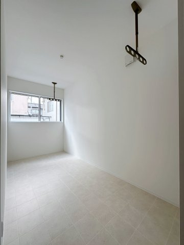 東区福田8丁目 No.1のバルコニー|大人気のサンルーム☆
天気や花粉、虫などを気にせずに洗濯物が干せます♪