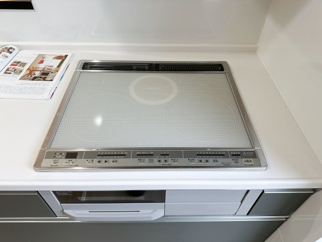 東区福田8丁目 No.1のキッチン|IHクッキングヒーター☆
火が出ないために安全性も高いと考えられます。 さらに、安定した加熱管理制御が容易に行えるため、素材を均一に加熱する料理やスープなどの液体の加熱に適しています♪