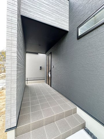 東区福田8丁目 No.1の玄関|玄関ポーチ☆
屋根も付いており、雨が降っても濡れる心配はありません♪