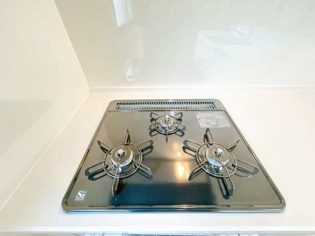 網走郡美幌町字青山南５番地１１　中古売家のキッチン|【リフォーム済】コンロです。