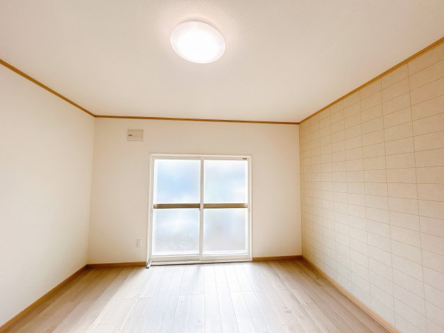 網走郡美幌町字青山南５番地１１　中古売家の洋室|【リフォーム済】1階洋室別アングルです。