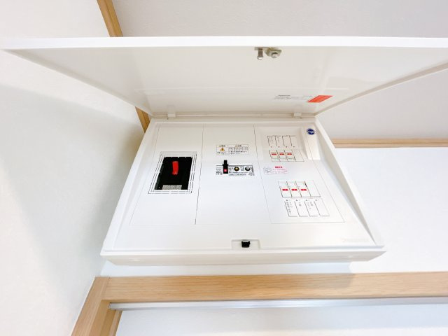 【発電・温水設備】 | 網走郡美幌町字青山南５番地１１　中古売家 | 【リフォーム済】分電盤です。新品交換致しました。
