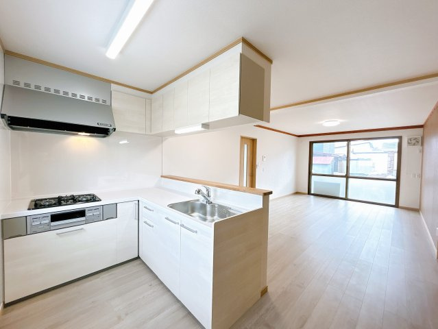 【キッチン】 | 網走郡美幌町字青山南５番地１１　中古売家 | 【リフォーム済】キッチンは210ｃｍ×180ｃｍのＬ型キッチンに新品交換致しました。
