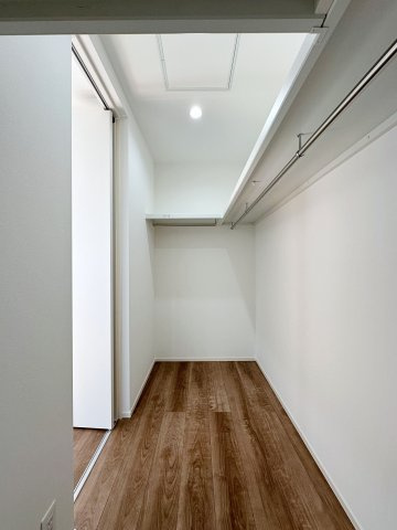 廿日市市阿品4丁目 No.2の収納|全居室収納☆
8帖の主寝室はたくさん収納できるウォークインクローゼットです♪